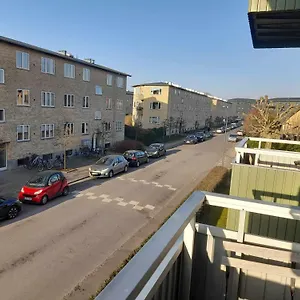 In In Amager - Newly Renovated Lägenhet